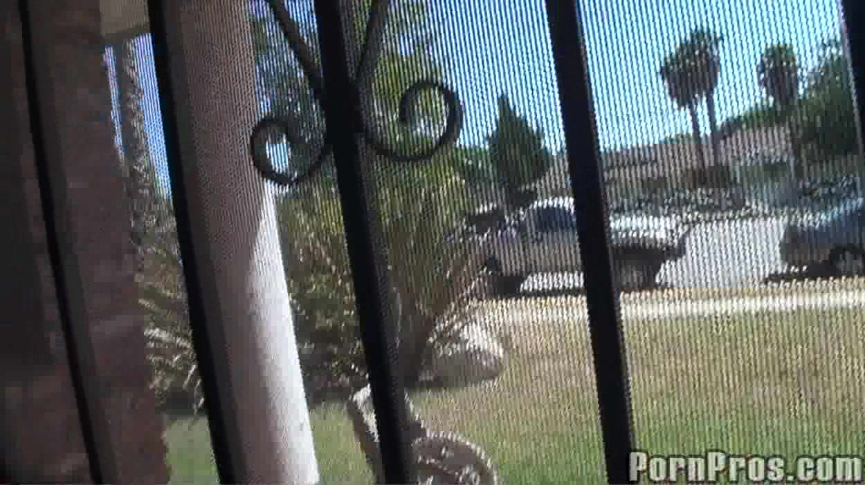 Outdoor mouthjob given by this wonderful young babe