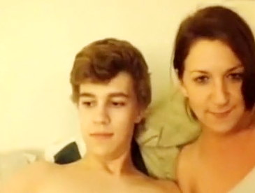 19yo cute couple has cowgirl sex on web cam