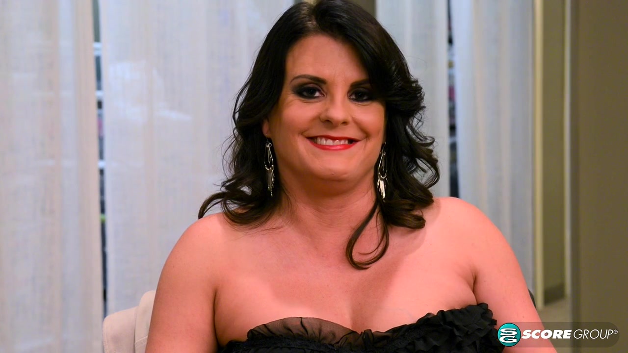 Getting to know Raquel Ritz - 40SomethingMag