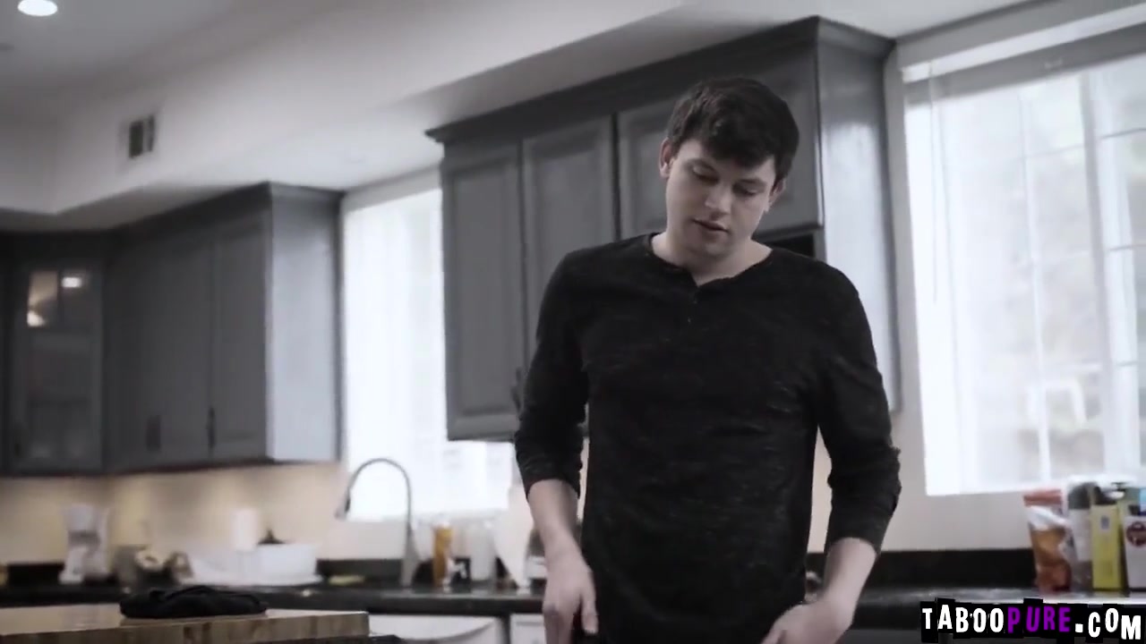Hardworking Maid Bouncing Off Her Pussy On Top Of Alex