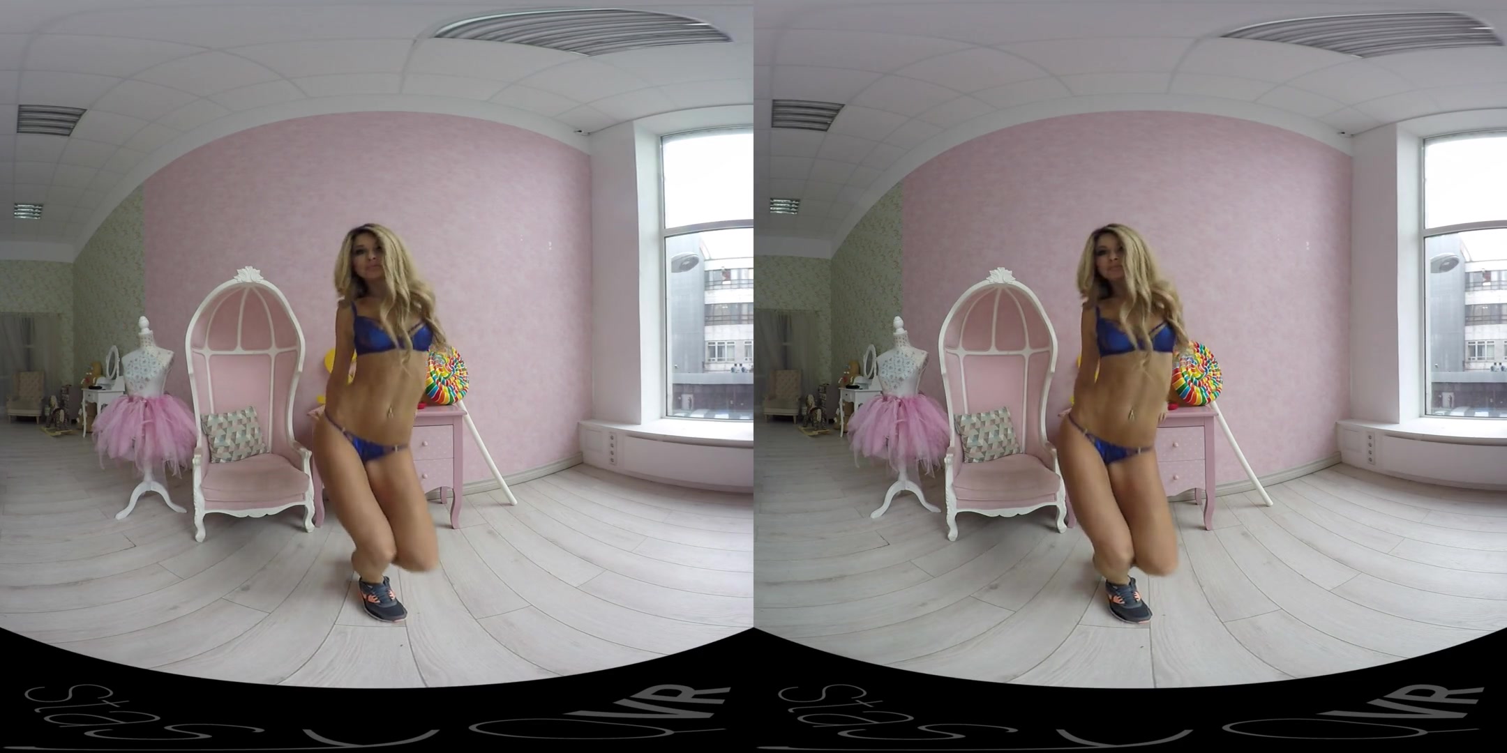 Fit Babe Stasy's Sexy Shower - StasyQVR