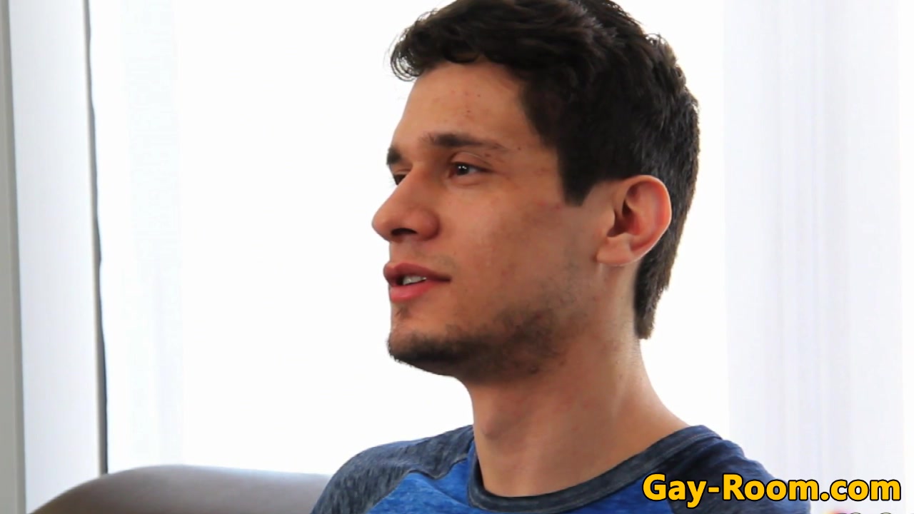 Auditioning muscular jock sucks agent at casting