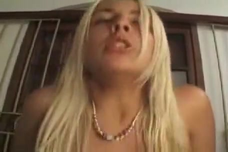 Three blondes have a fun