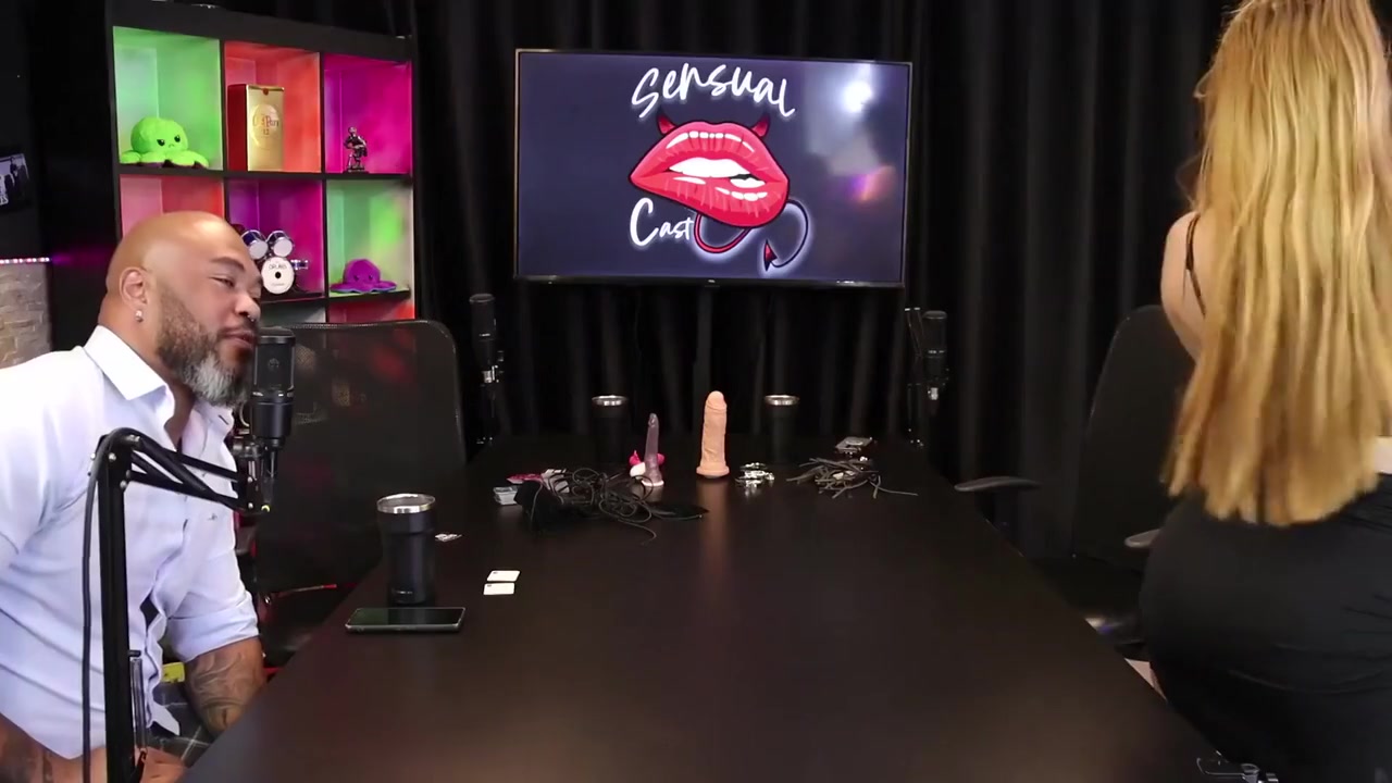 44 Ms - She Stood With Her Legs Spread And Had Her Pussy Su