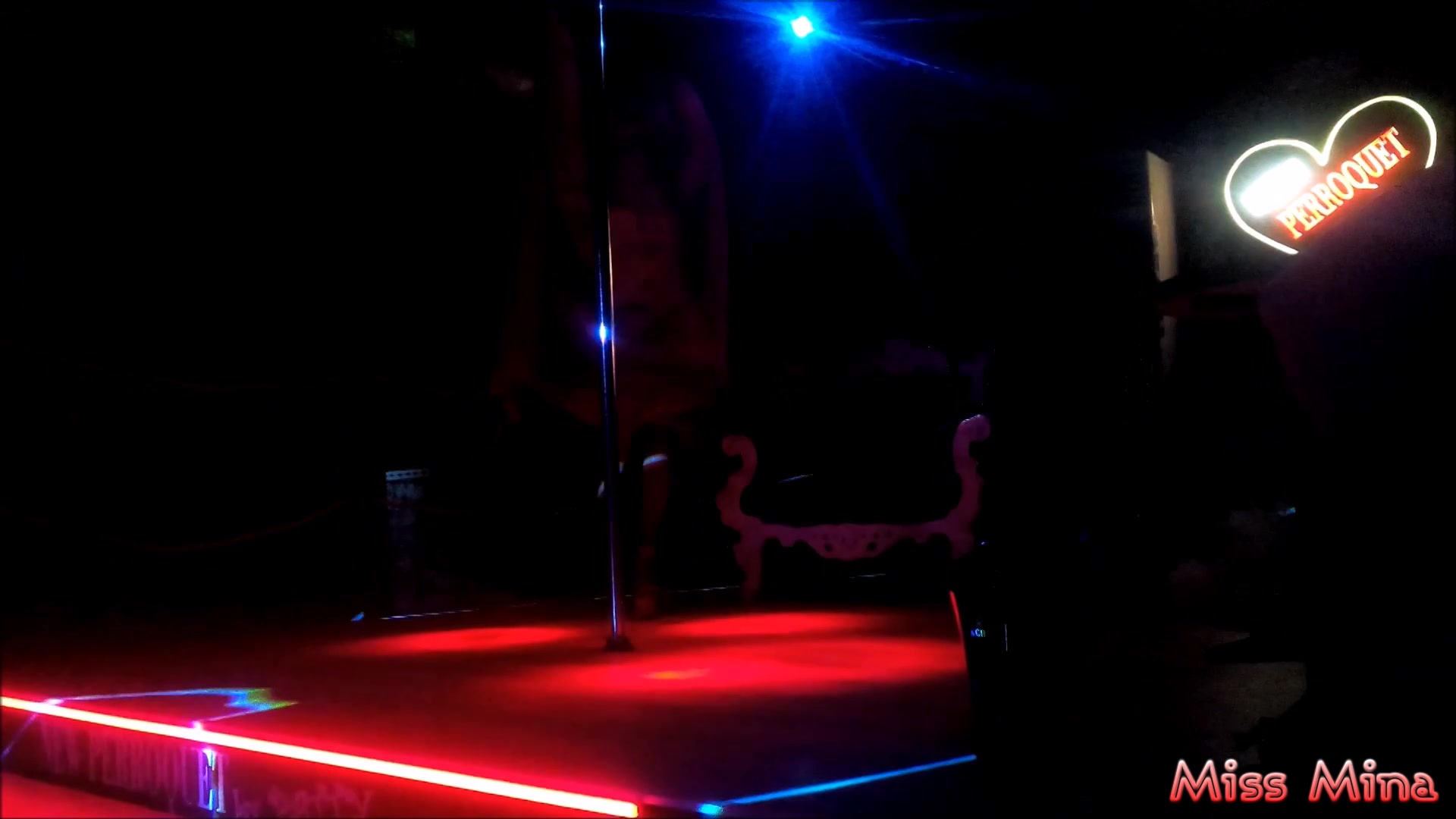 Filmato Parroquette - Sex Movies Featuring Miss Mina Pornostar