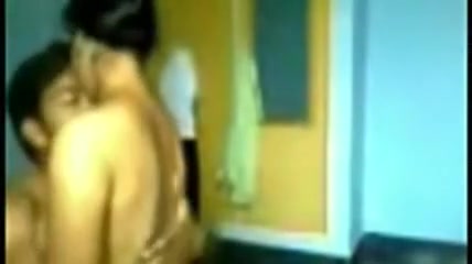 Cute slut gets crammed in desi amateur porn video