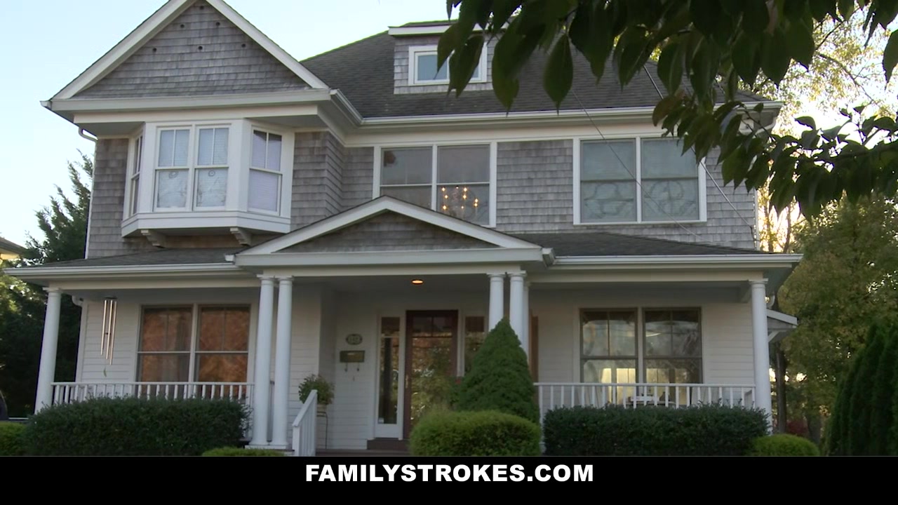 FamilyStrokes - Hot teen 18+ Lets Her Step father Cum On Her Face