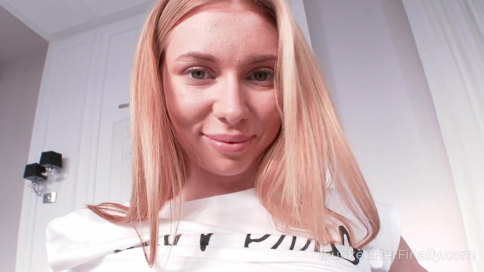 Cutie wants to study but her boyfriend teases her in front of the camera