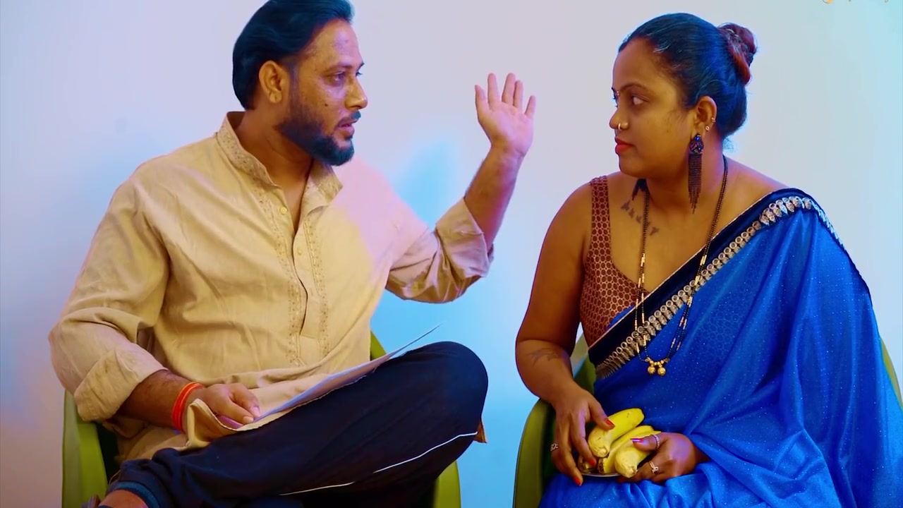 Indian Desi Stepmom Apne Se Chudwati Hai