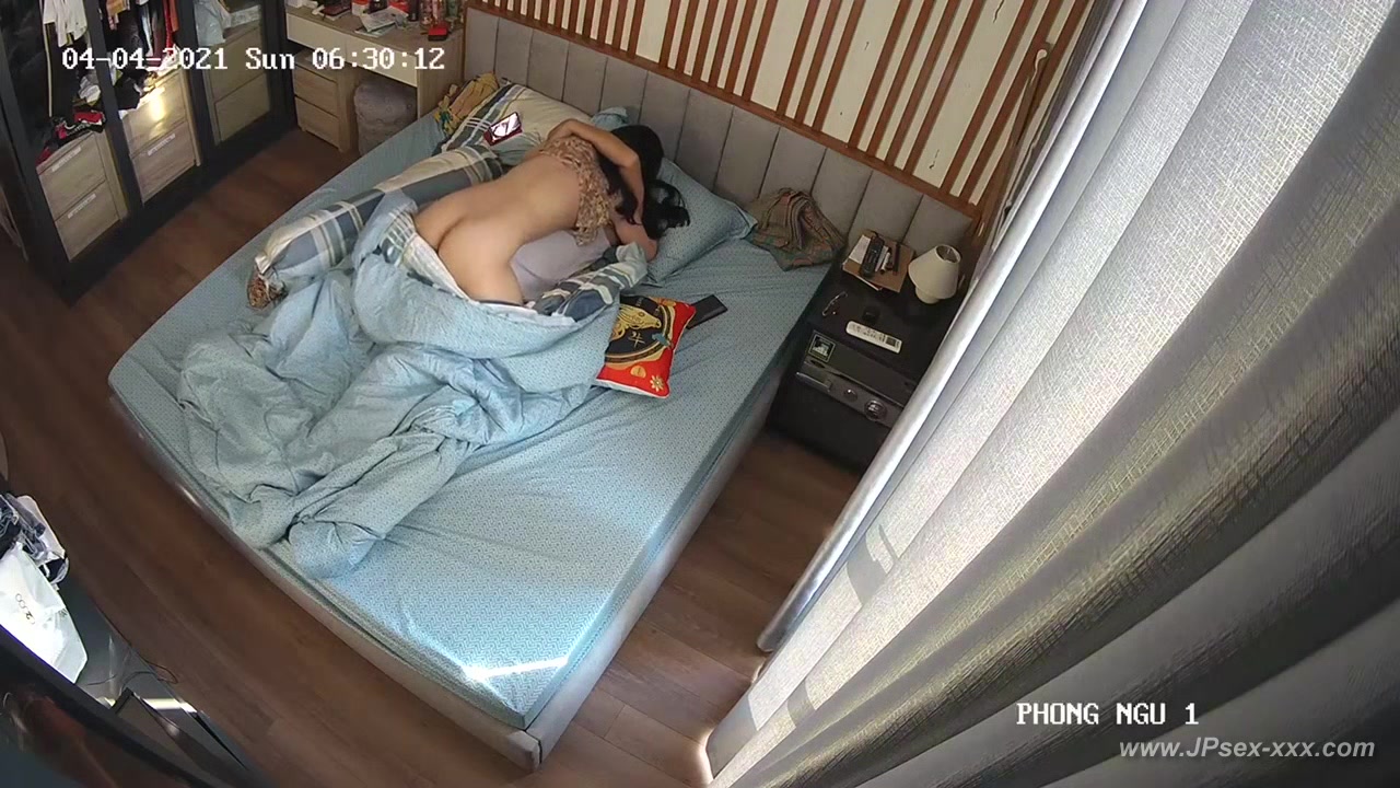 Hackers use the camera to remote monitoring of a lover's home life.599