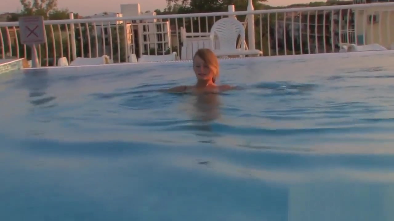 Slender teenage vixen masturbates by the pool