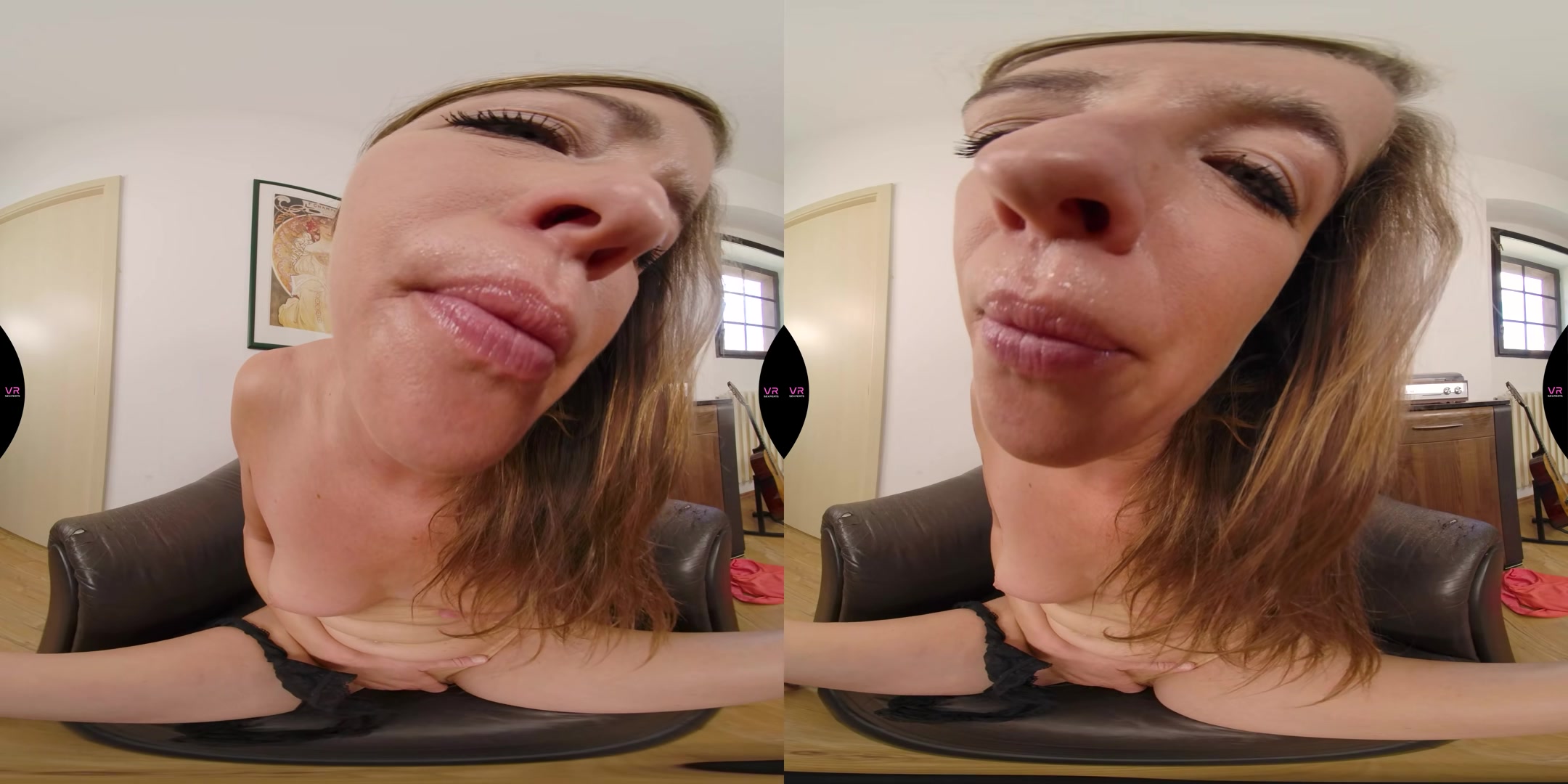 Elisa Tiger Orgasm On The Sofa - VRSexperts