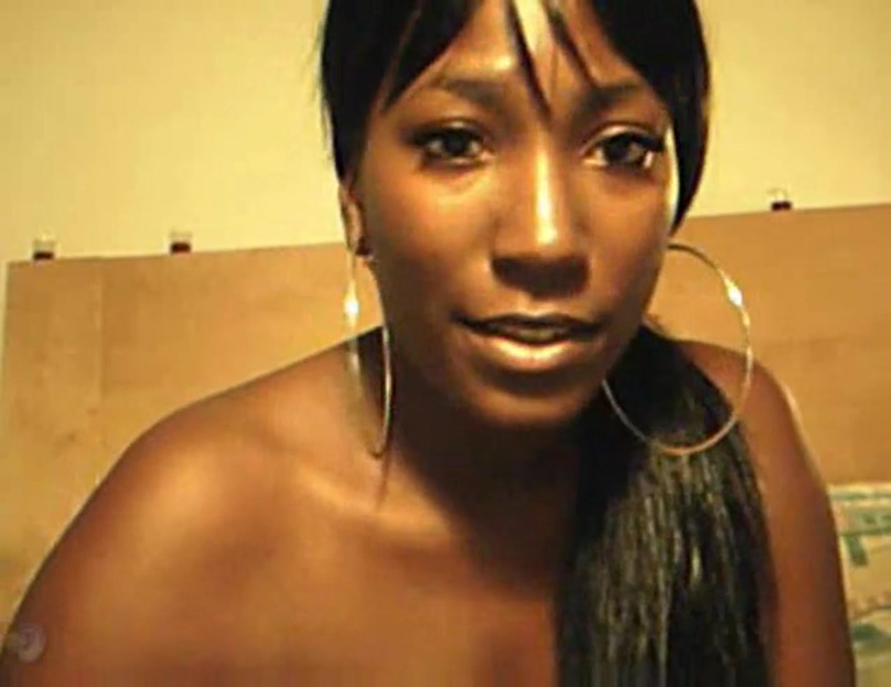 Pussy toying ebony teen pleasures herself