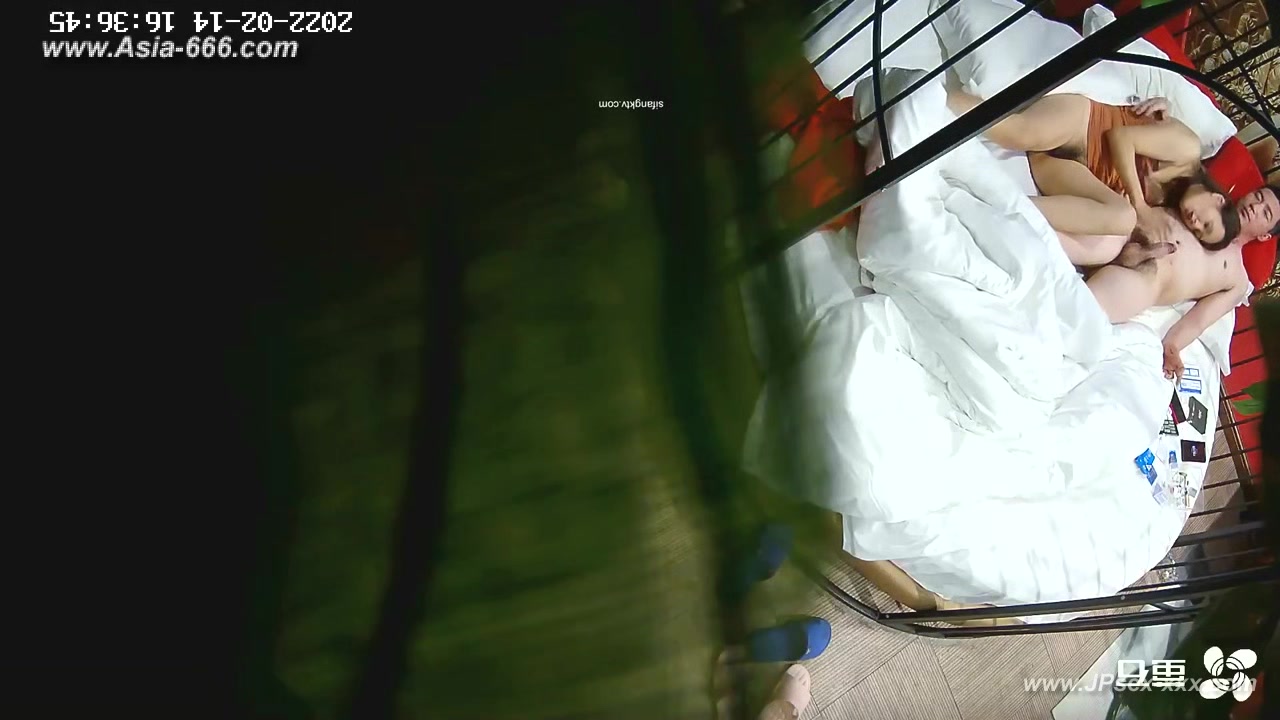 Hackers use the camera to remote monitoring of a lover's home life.562