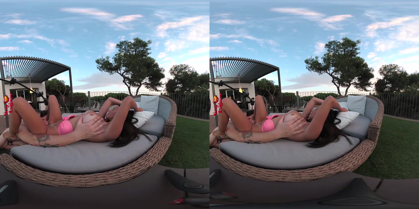 Sunset with a busty latina - Voyeur - perVRt