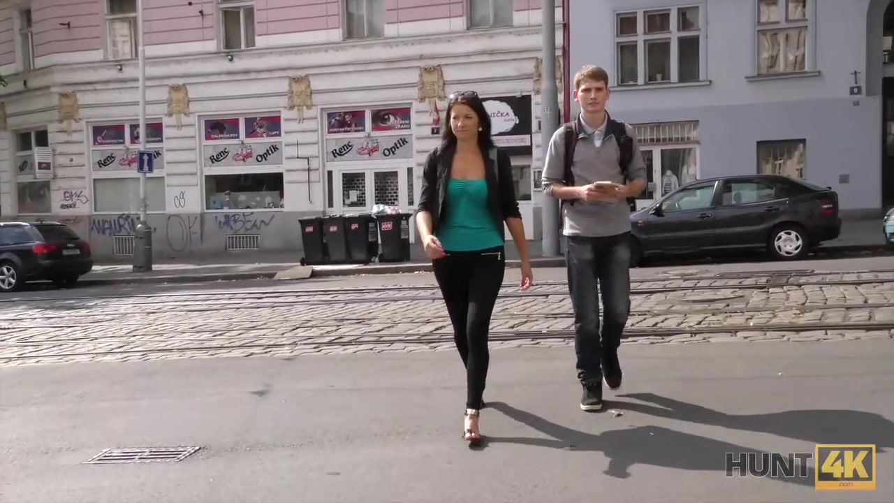 HUNT4K. Man pays attractive tourist money for quickie at his place