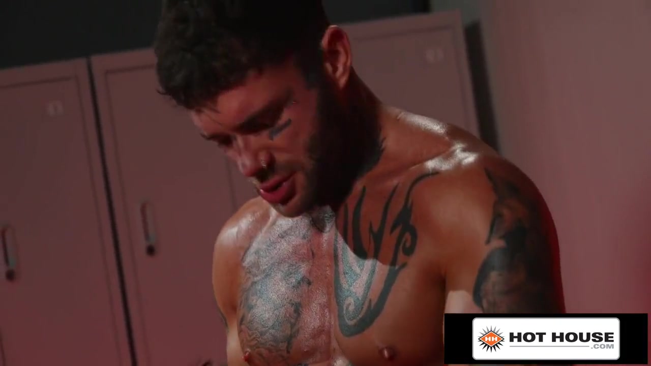 Red Arousing Tattooed Hunk Shoves His Massive Knob I
