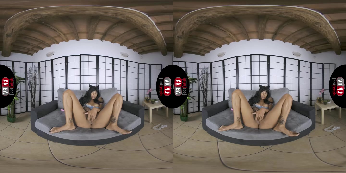 A Horny Ebony Babe Glorya Posing Her Feet And Dildoing Her Dark Muff In VR - VRFootFetish