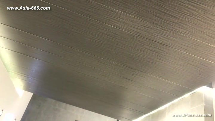 chinese girls go to toilet.147