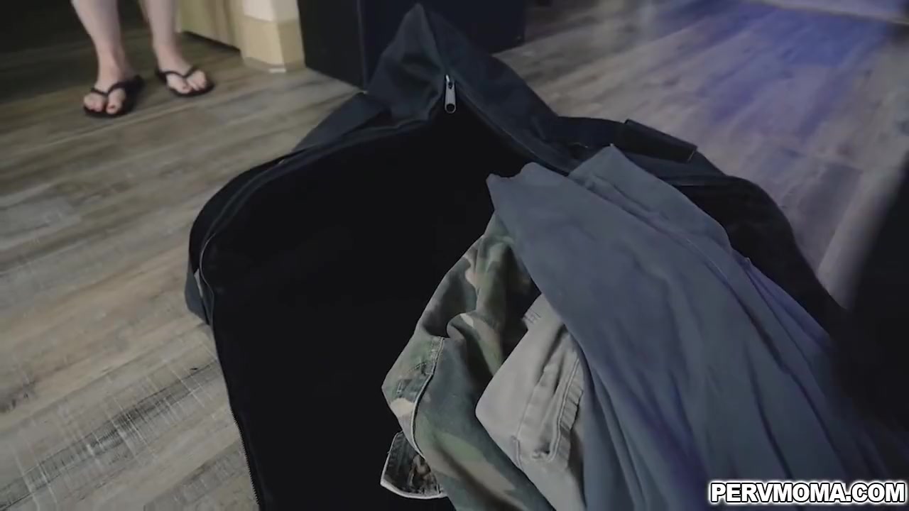 Sarah Breaks Out Her Cunt For Ikes To Stuff In