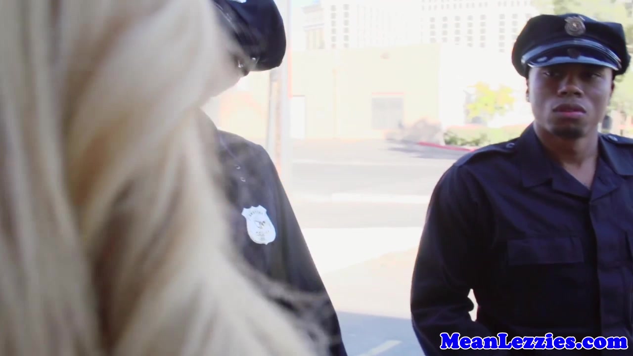 Lezdom Nikki Benz fucking closeup in a policestation