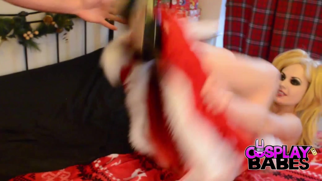Tina Kay in Cosplay Harley Quinn Christmas - CosplayBabes