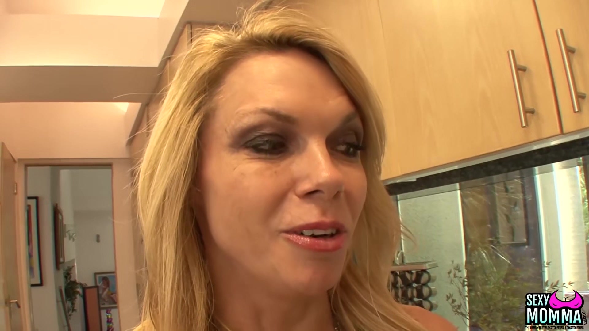 Alexa Cools Step Daughter Delila Off with her Tongue! - Sexymomma