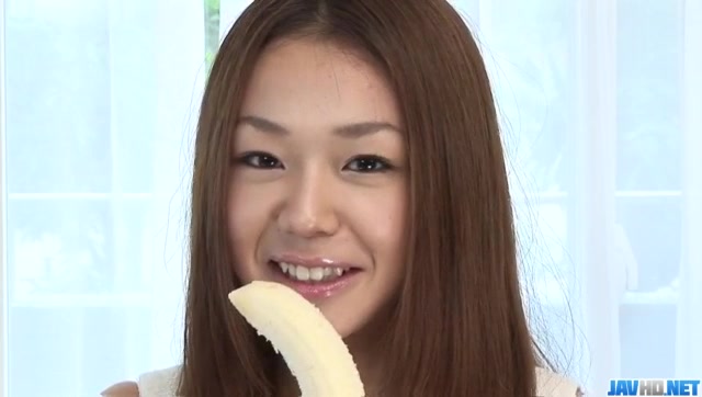 Serina Hayakawa pleases wth her warm lips