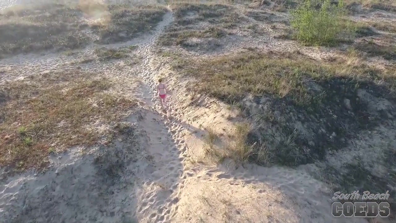 Southbeachcoeds Returns With 19yo Areana Naked And Masturbating On The Beach - SouthBeachCoeds
