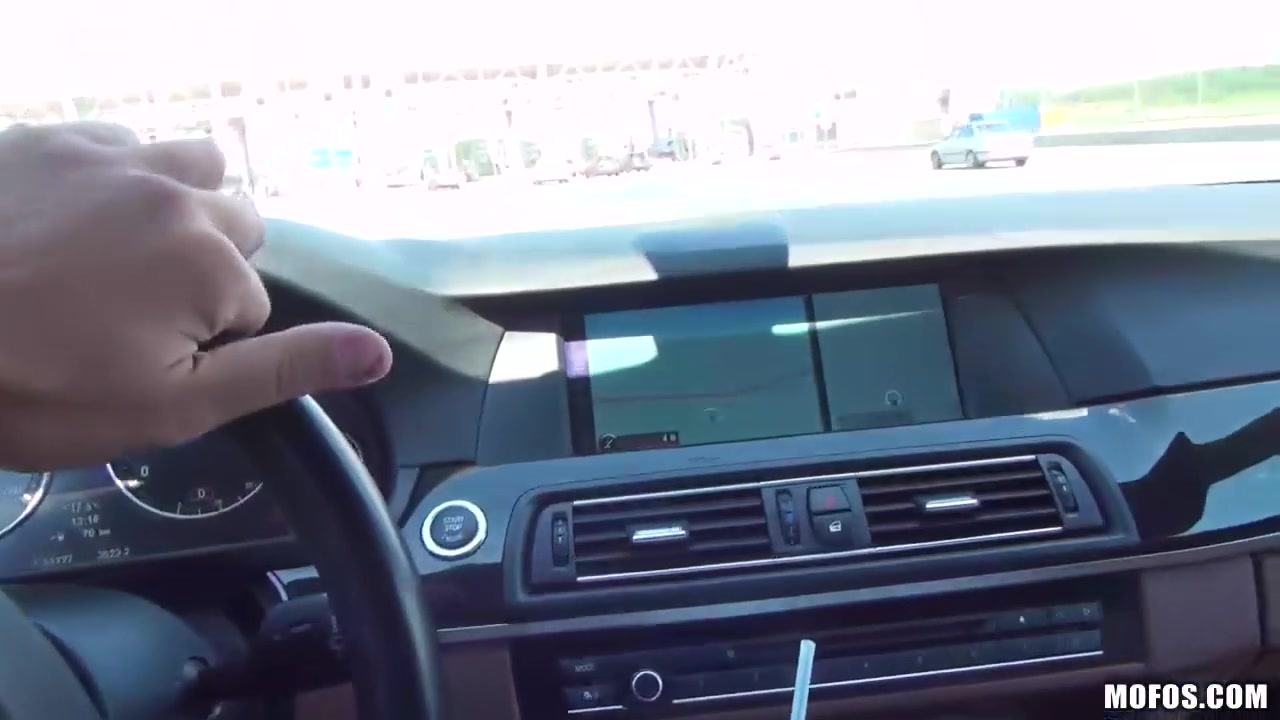 Hot teen 18+ Sucking my Dick while Driving