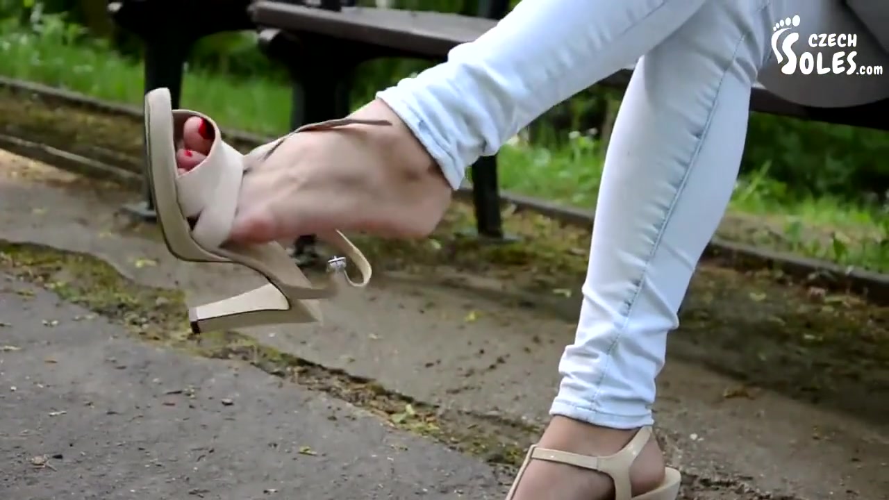 Free Premium Video High Heeled Sandals At Park (foot Teasing Crushing With Heels Close Up Feet 18 Y/o Feet Toes)