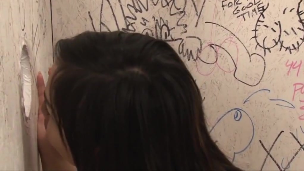 Luna rose fun in the gloryhole