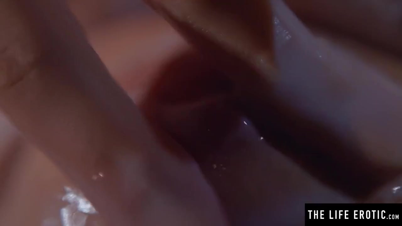 Watch This Cute Sexy Girl Masturbate To Her Erotic Fantasies