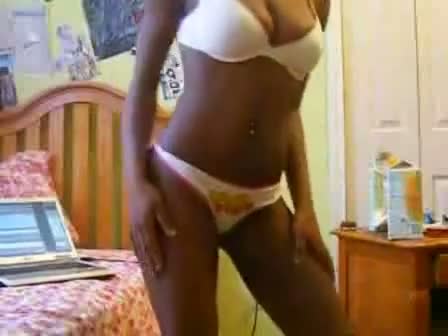 Ebony hottie sexy dance at home