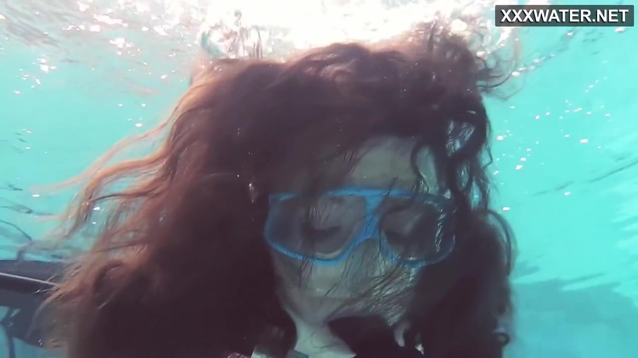 Emi Serene Masturbates Underwater In The Pool