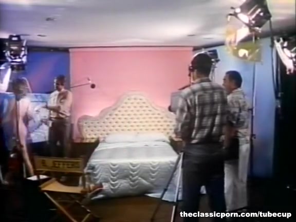 Hot retro lady fuck on the floor