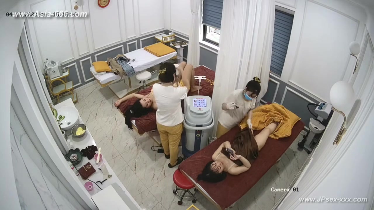 Hackers use the camera to remote monitoring of a lover's home life.604