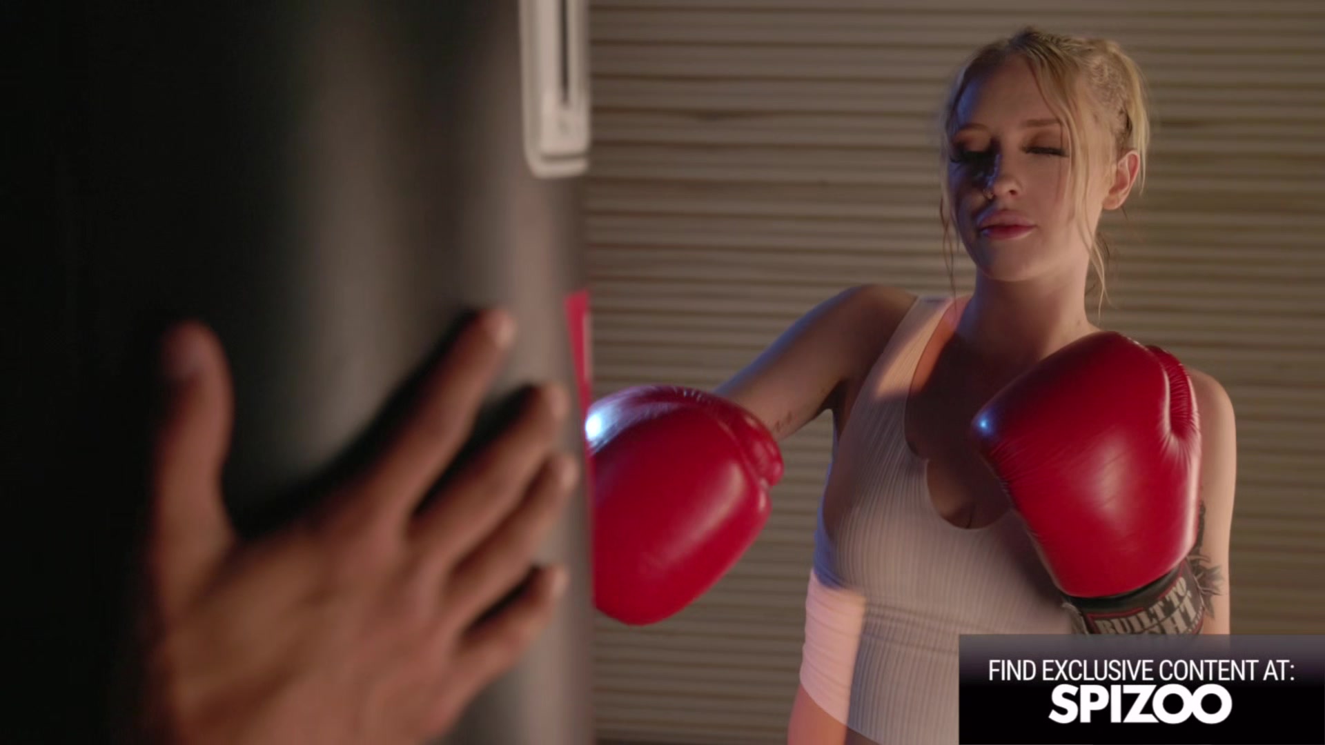 Marilyn Johnson Fucks Her Boxing Trainer
