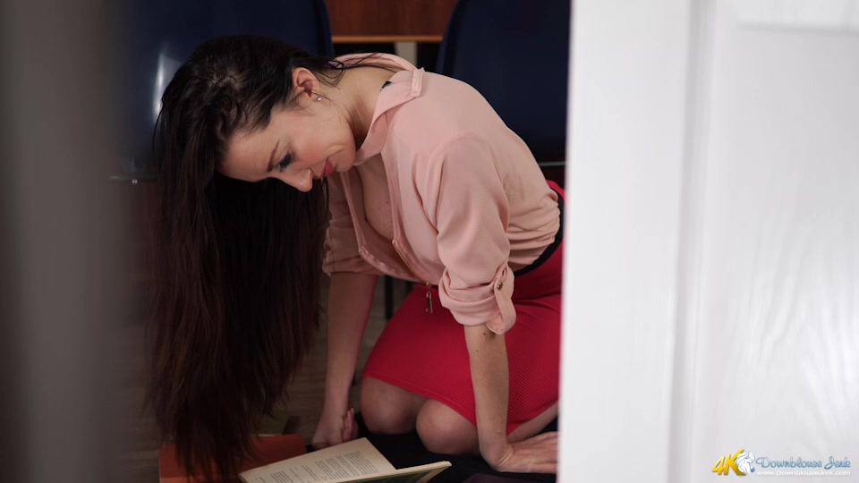 Sophia Smith in I Know You're There - DownblouseJerk