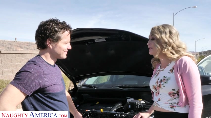 Elle McRae cheats on husband with manly neighbor - naughtyamerica