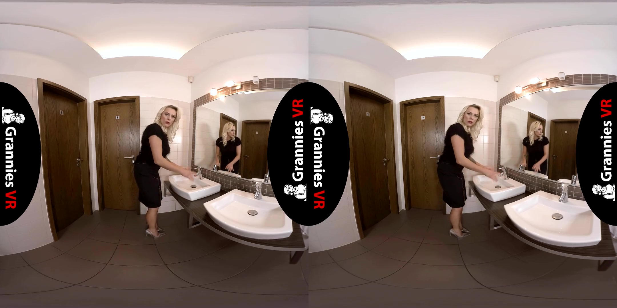 Masturbates in Restroom - SexLikeReal