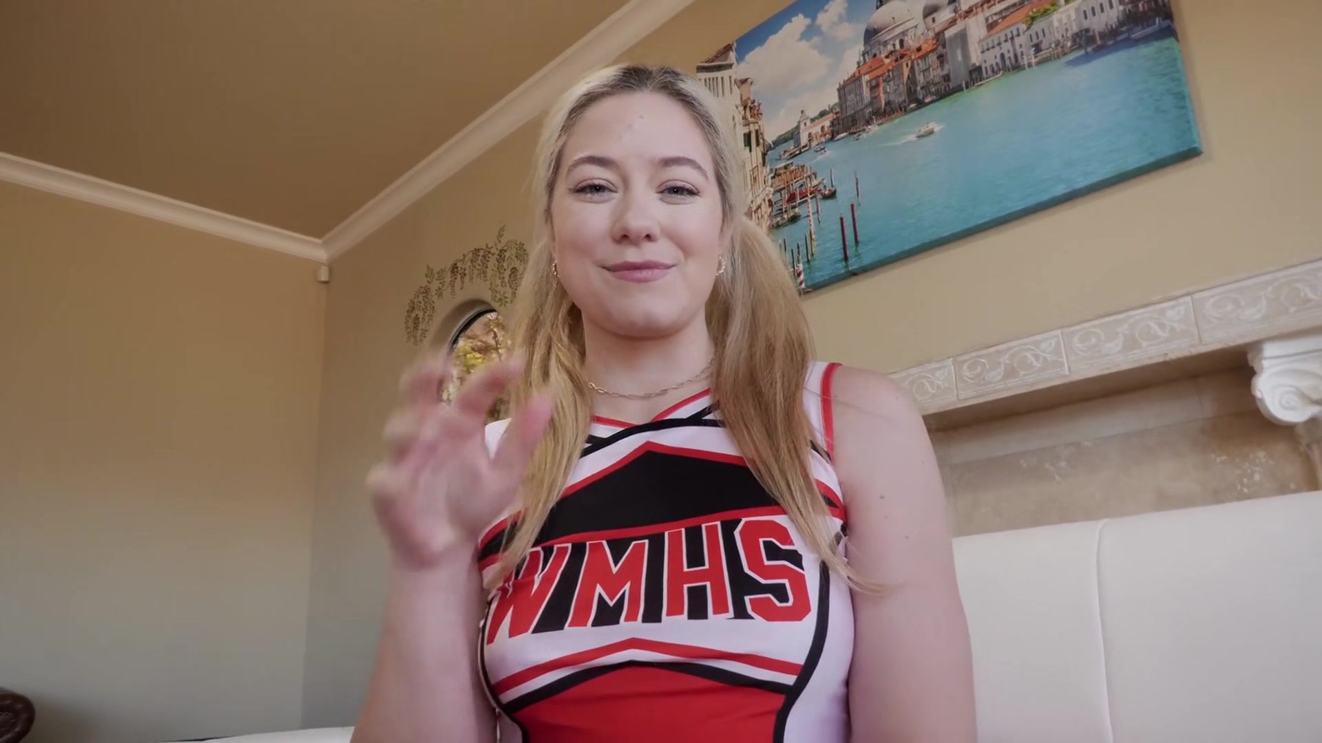 Cheerleader River Lynn Has A Big Booty
