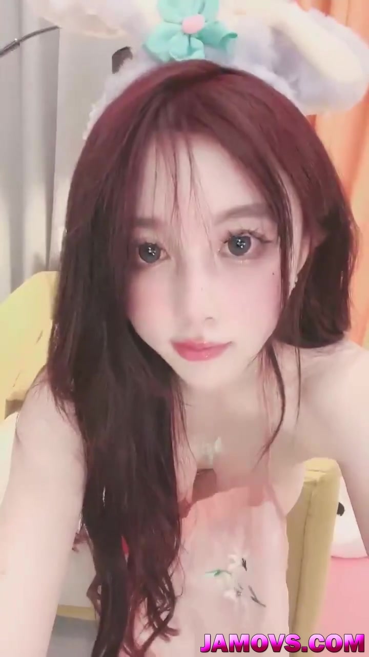 asian cutie masturbates