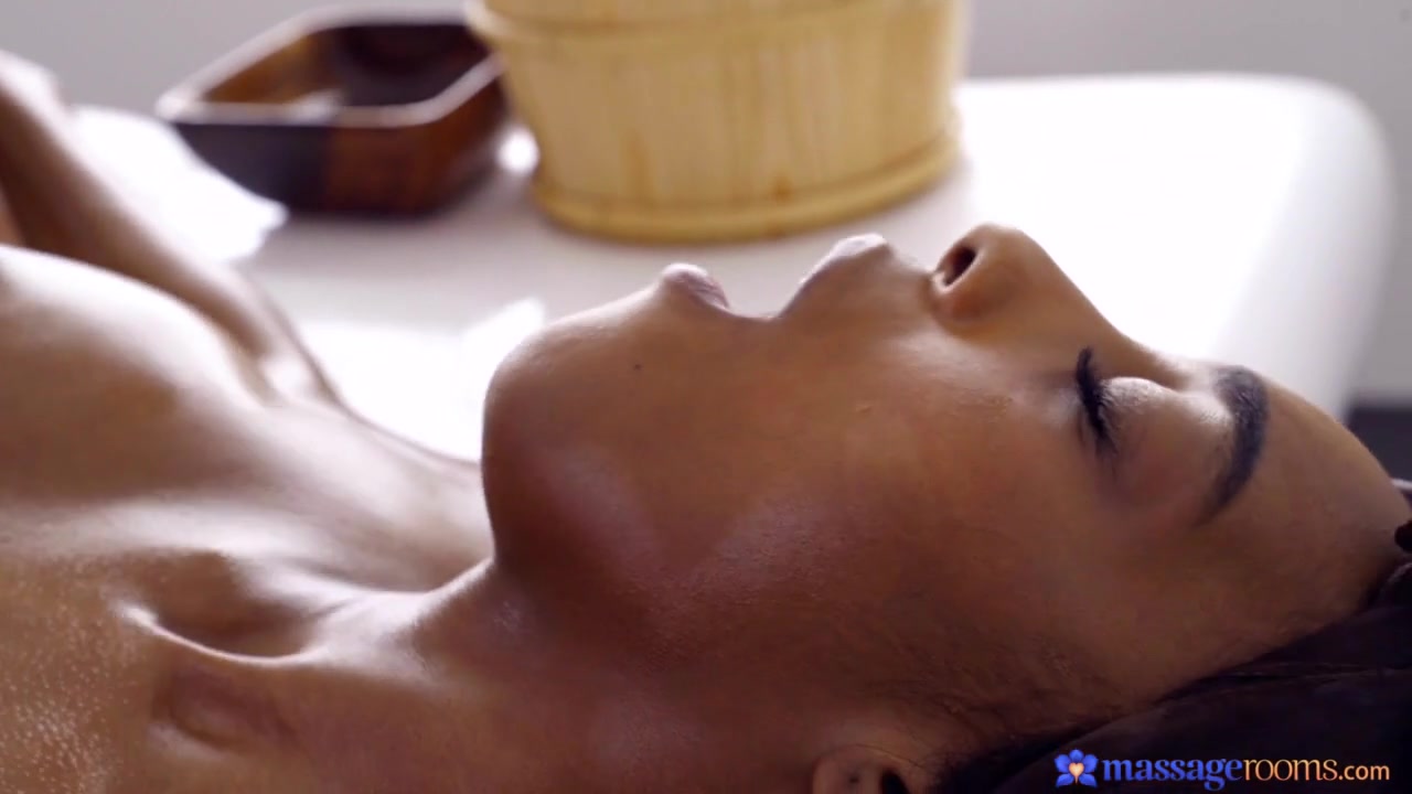Sofia Lee & Asia Rae in Czech masseuse treats black UK babe - SexyHub