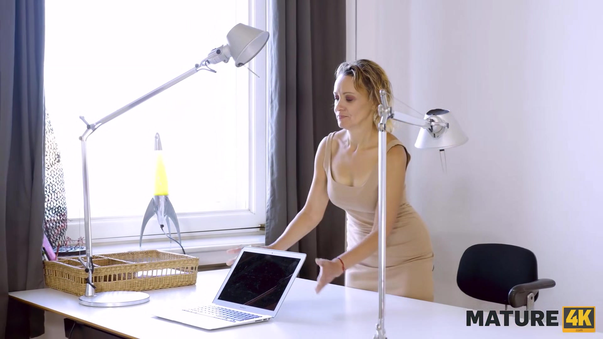 MATURE4K. Tempting charmer is drilled fast and hard by the computer boy