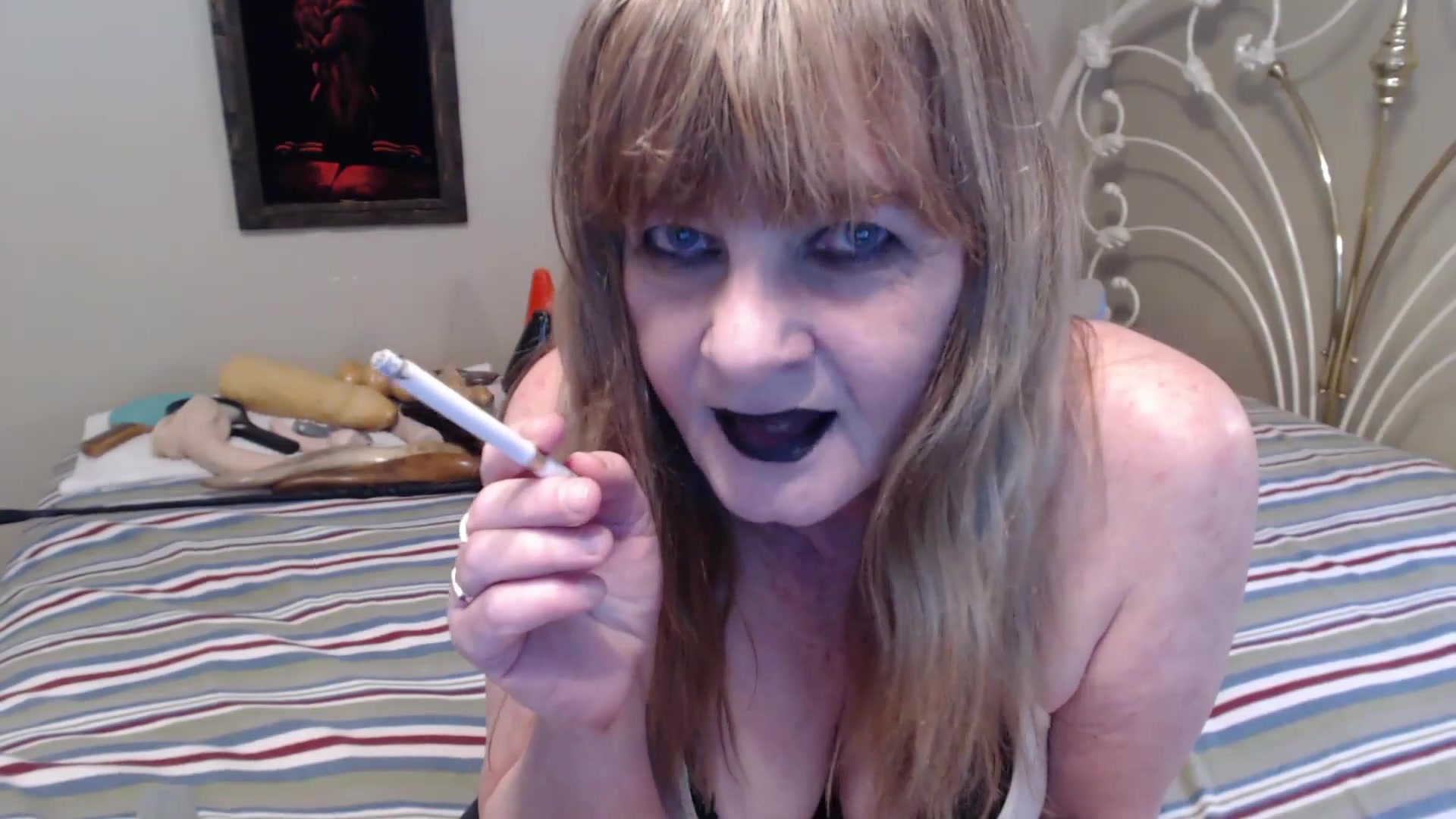 Black Lips Smoking MILF, Cum Watch - TacAmateurs