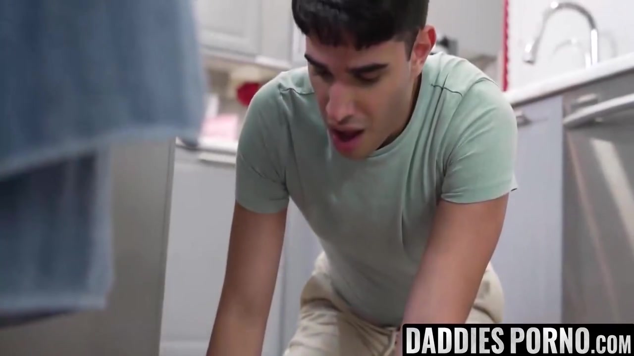 Daddiesporno Lustful Rob Quin Kneels And Swallows His Muscular Stepdads Gigantic Cock 8 Min