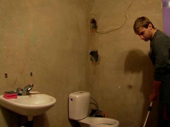 Cleaner punishes bimbo in pantyhose