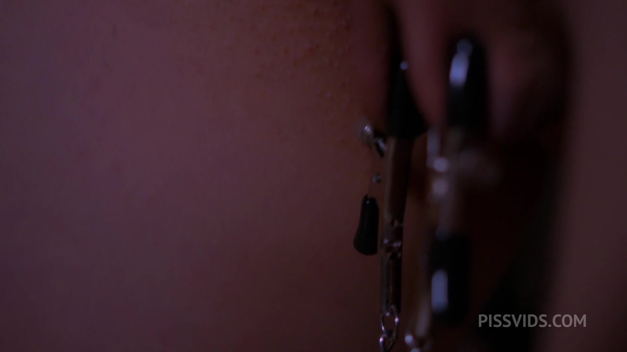 Lewd paramour piss his milf's and ass to mouth fuck her, and she gets cumshot. - PissVids