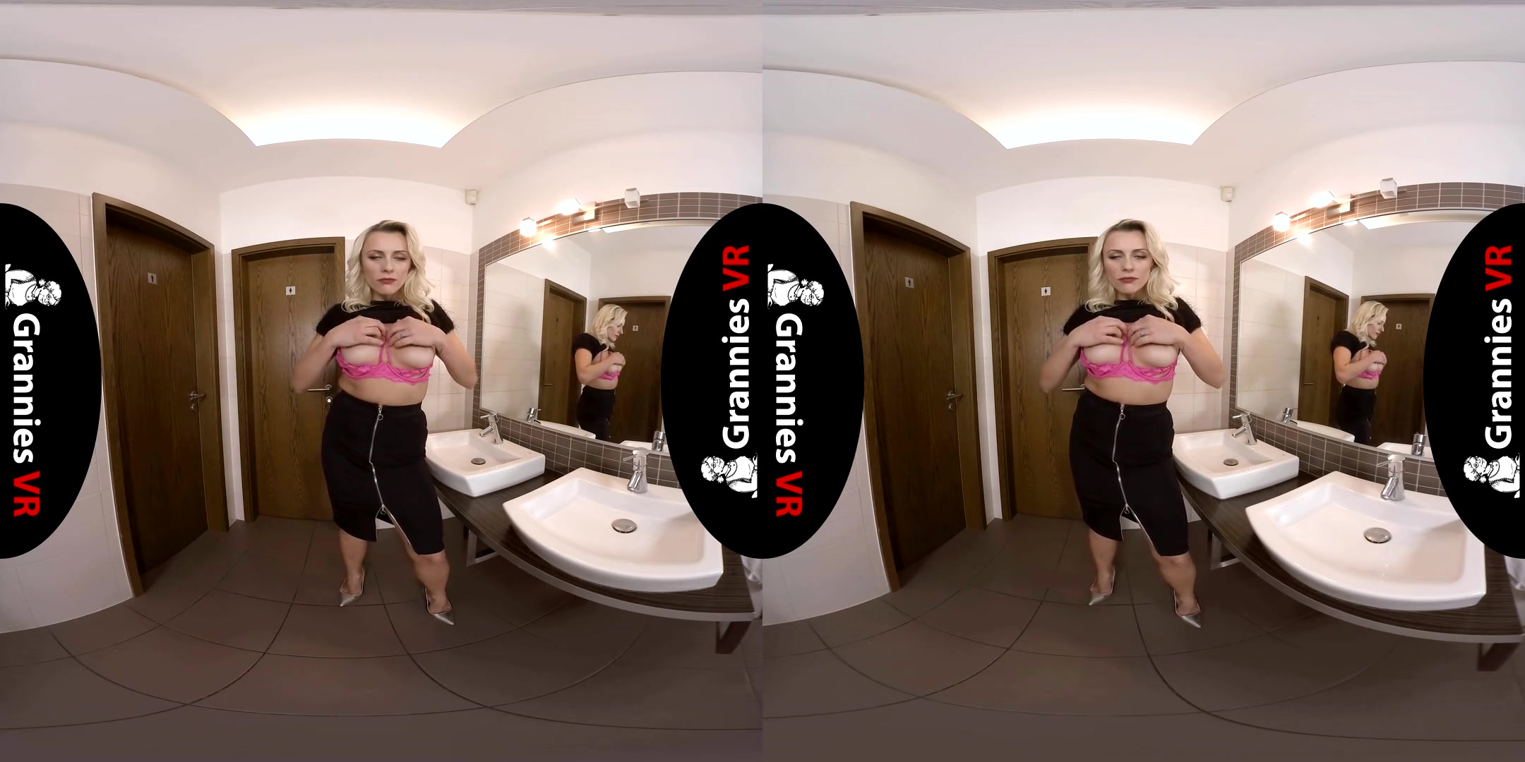 Masturbates in Restroom - SexLikeReal